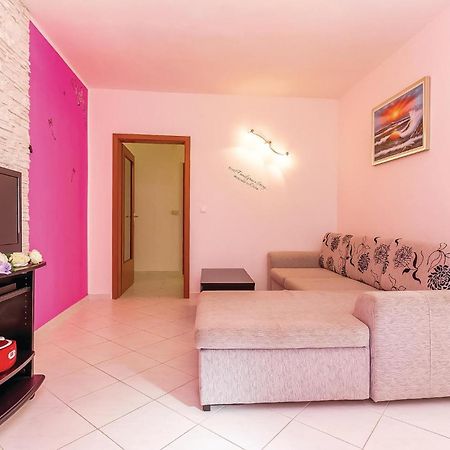 Awesome Apartment In Dobrinj With Wifi Екстер'єр фото