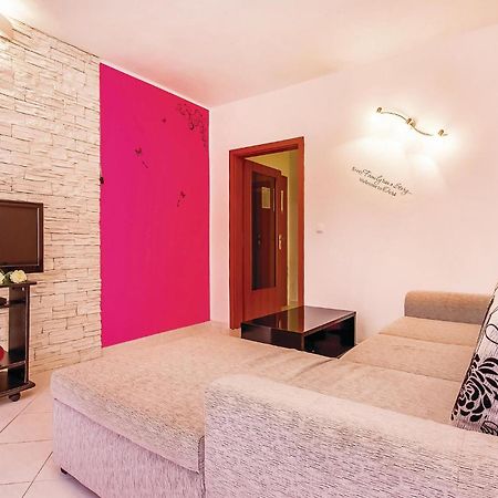 Awesome Apartment In Dobrinj With Wifi Екстер'єр фото