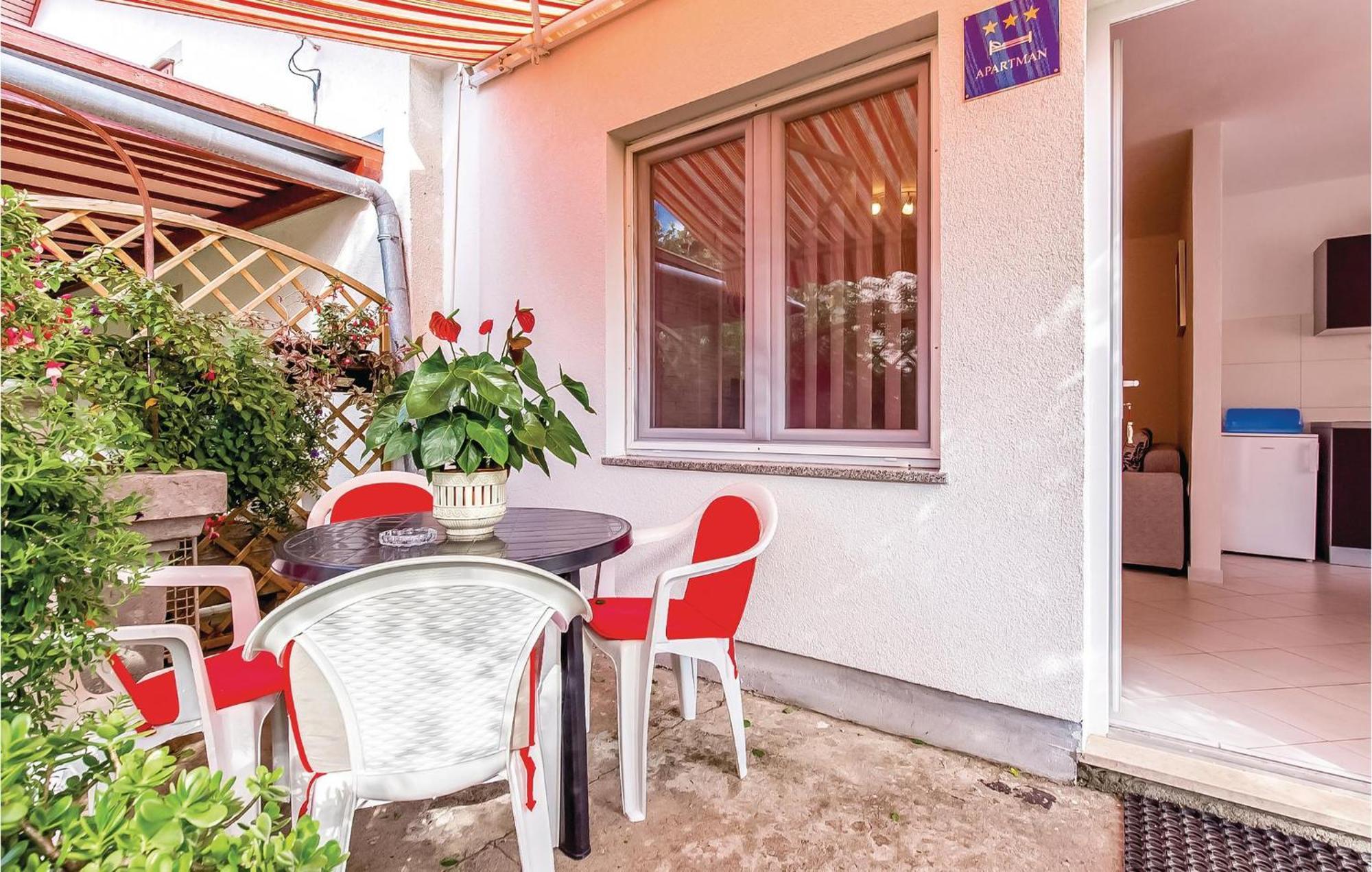 Awesome Apartment In Dobrinj With Wifi Екстер'єр фото