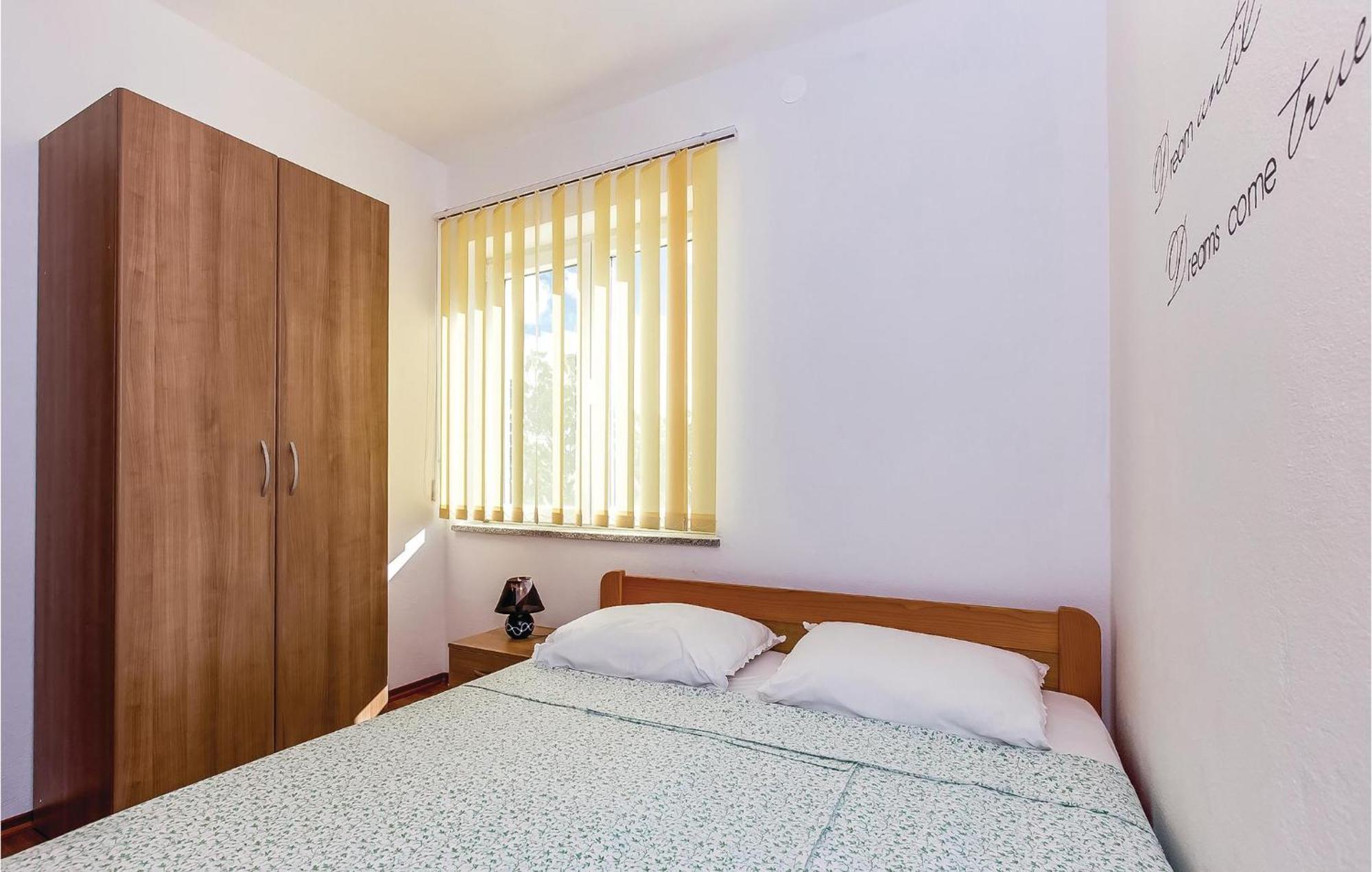 Awesome Apartment In Dobrinj With Wifi Екстер'єр фото
