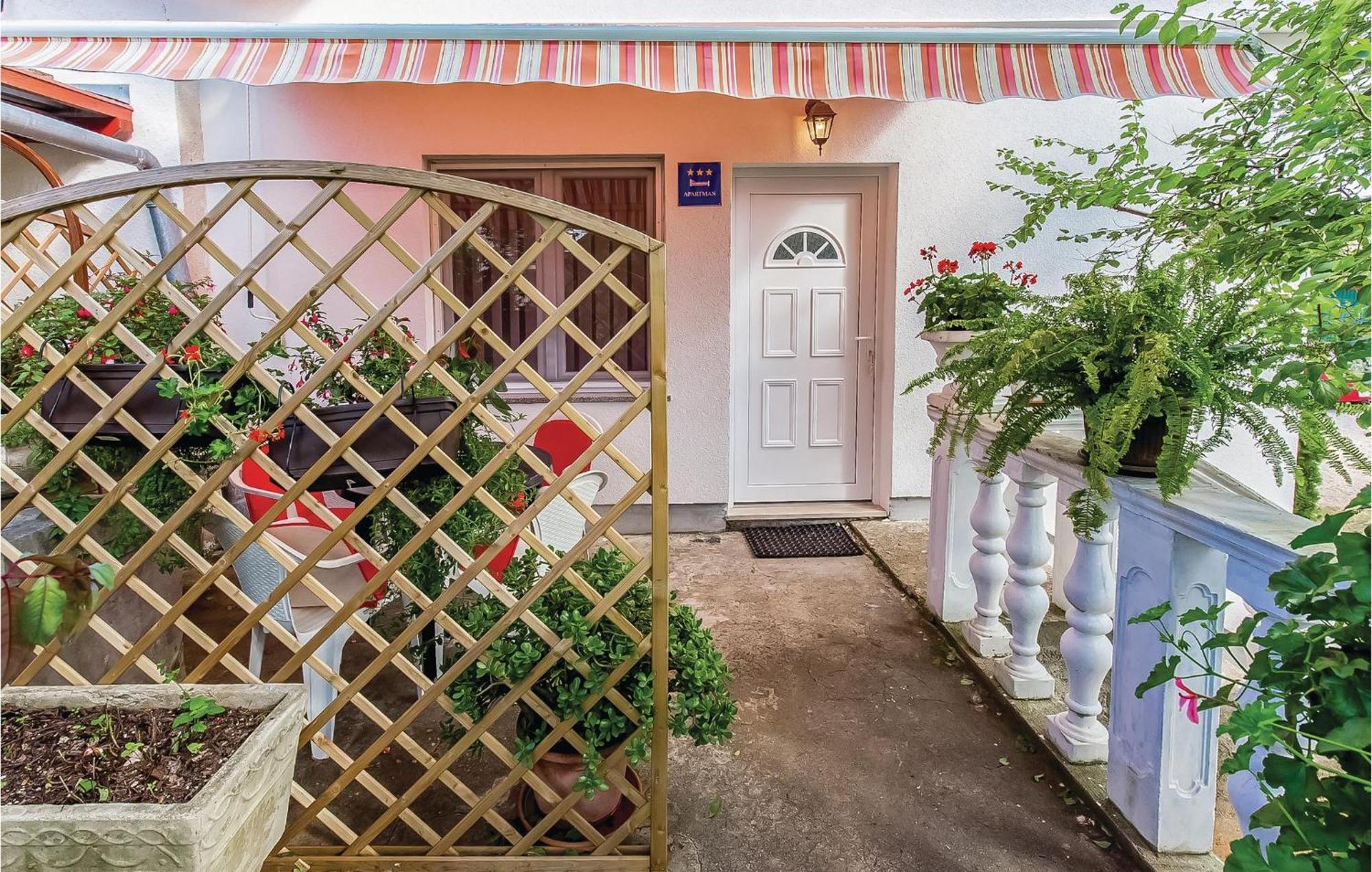 Awesome Apartment In Dobrinj With Wifi Екстер'єр фото