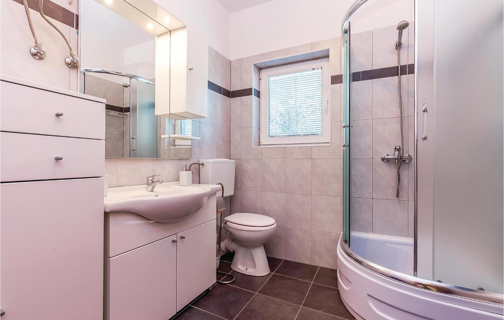 Awesome Apartment In Dobrinj With Wifi Екстер'єр фото
