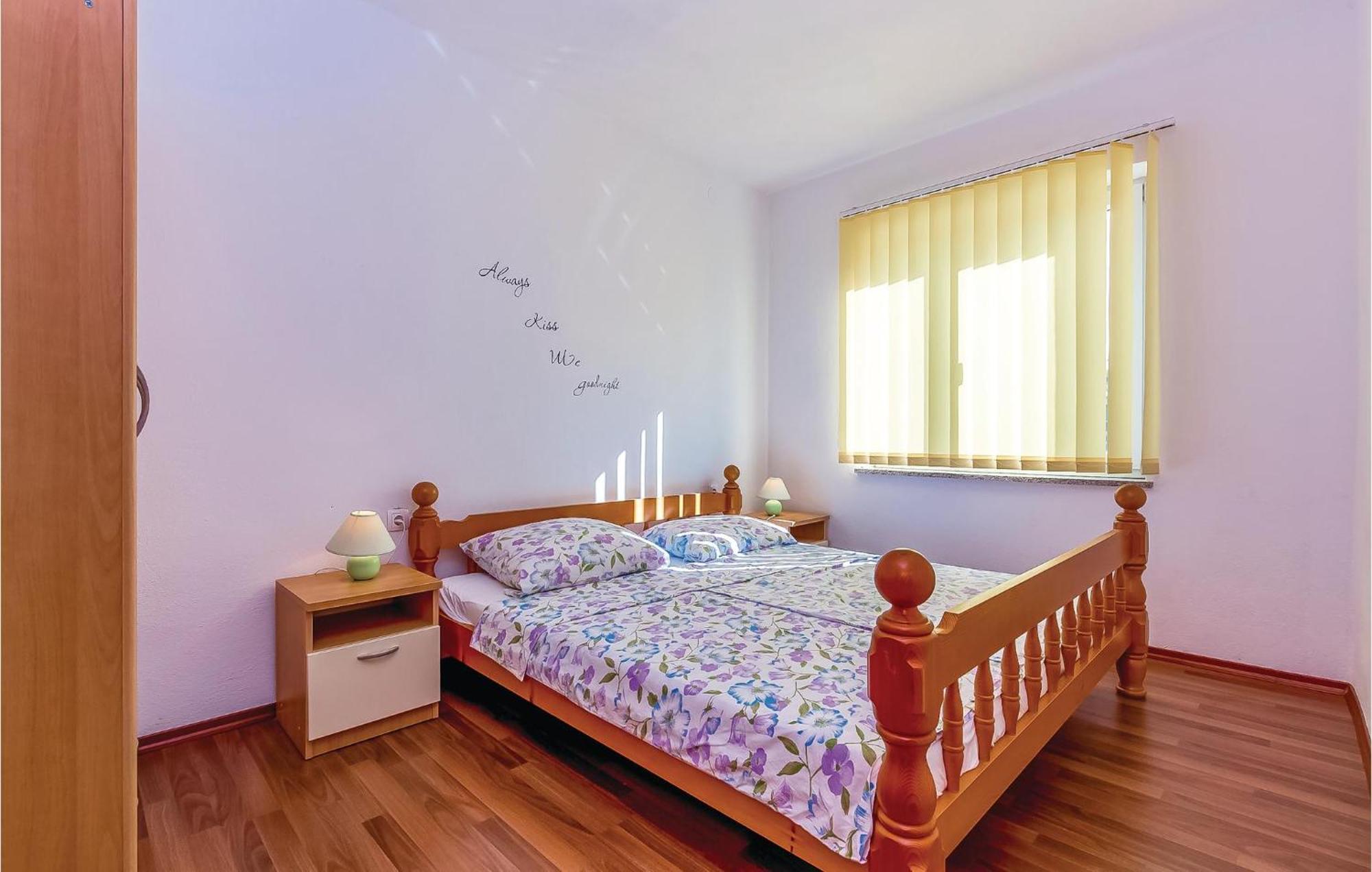 Awesome Apartment In Dobrinj With Wifi Екстер'єр фото