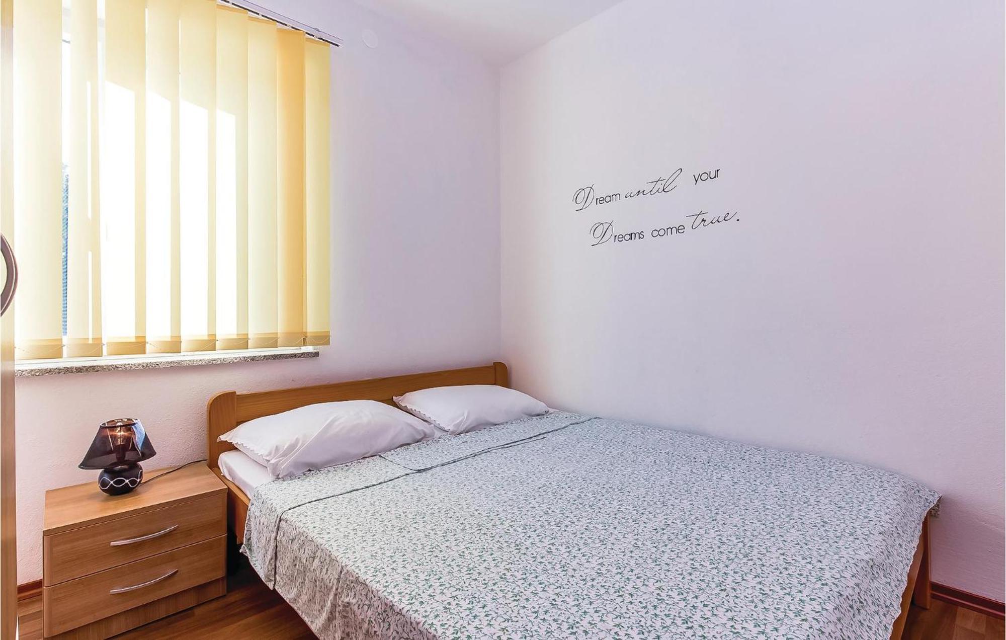 Awesome Apartment In Dobrinj With Wifi Екстер'єр фото