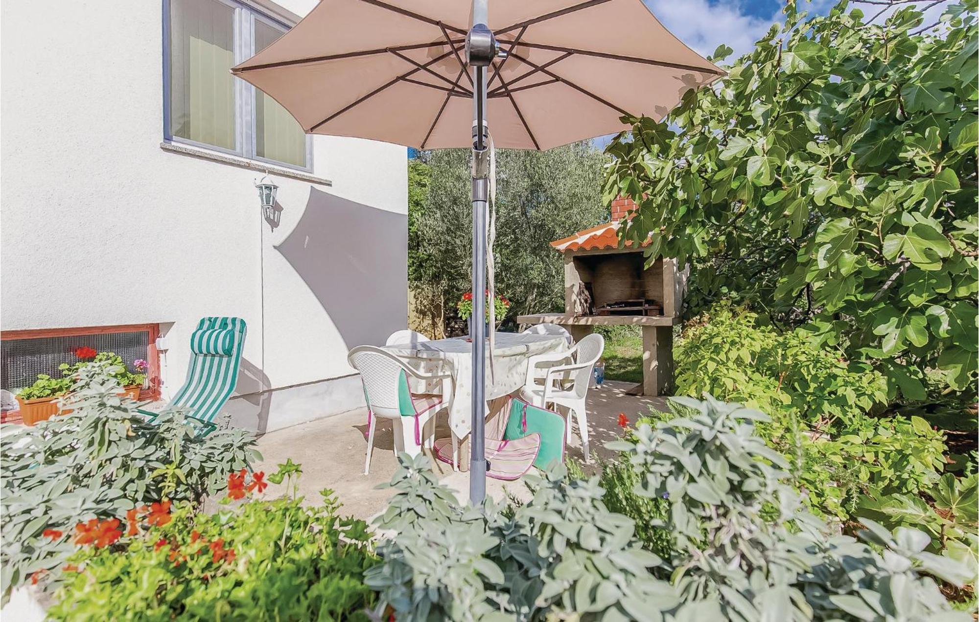 Awesome Apartment In Dobrinj With Wifi Екстер'єр фото